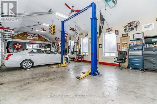 5427 Ravenshoe Road, East Gwillimbury, ON - Indoor Photo Showing Garage