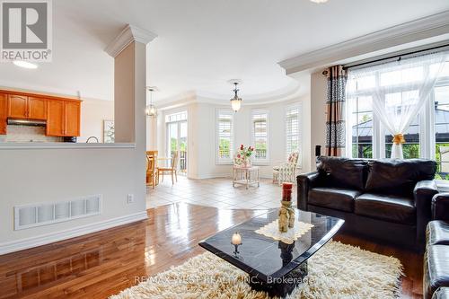 9 Brass Drive, Richmond Hill (Jefferson), ON - Indoor Photo Showing Living Room