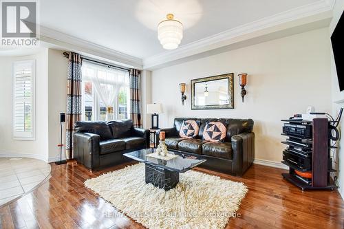 9 Brass Drive, Richmond Hill, ON - Indoor Photo Showing Living Room