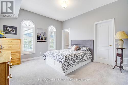 9 Brass Drive, Richmond Hill, ON - Indoor Photo Showing Bedroom