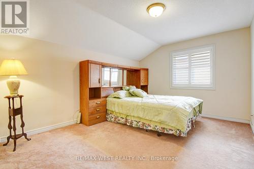 9 Brass Drive, Richmond Hill, ON - Indoor Photo Showing Bedroom