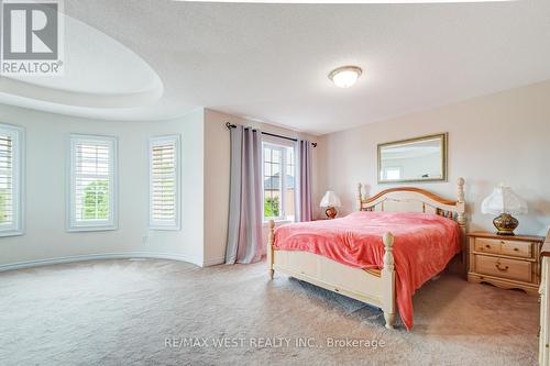 9 Brass Drive, Richmond Hill, ON - Indoor Photo Showing Bedroom