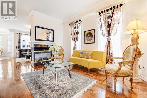 9 Brass Drive, Richmond Hill, ON - Indoor Photo Showing Living Room With Fireplace