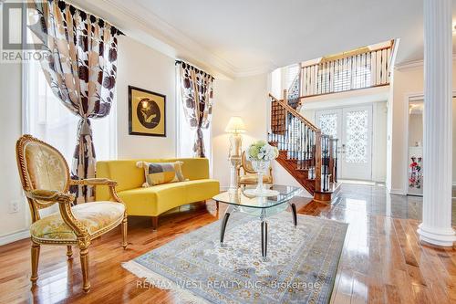 9 Brass Drive, Richmond Hill, ON - Indoor Photo Showing Living Room