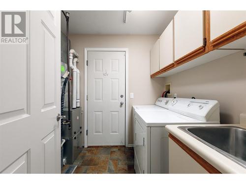 372 Mctavish Road, Kelowna, BC - Indoor Photo Showing Laundry Room