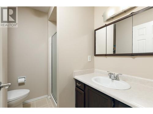 372 Mctavish Road, Kelowna, BC - Indoor Photo Showing Bathroom