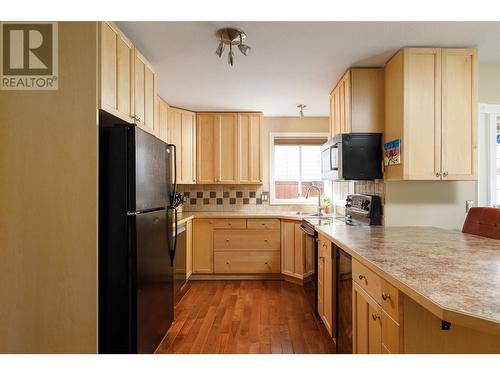 372 Mctavish Road, Kelowna, BC - Indoor Photo Showing Kitchen