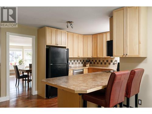 372 Mctavish Road, Kelowna, BC - Indoor Photo Showing Kitchen