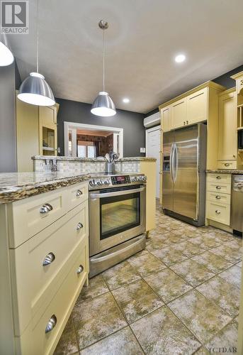 722 Paul Ave, Timmins, ON - Indoor Photo Showing Kitchen With Upgraded Kitchen