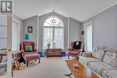 10115 County 28 Road, Hamilton Township, ON - Indoor Photo Showing Living Room