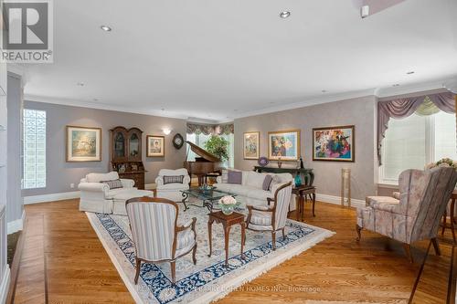 19 Vernham Avenue, Toronto (St. Andrew-Windfields), ON - Indoor Photo Showing Living Room