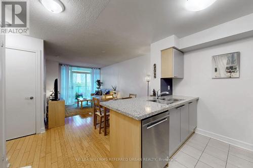 611 - 18 Harrison Garden Boulevard W, Toronto (Willowdale East), ON - Indoor Photo Showing Kitchen With Double Sink