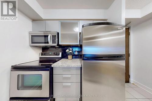 611 - 18 Harrison Garden Boulevard W, Toronto (Willowdale East), ON - Indoor Photo Showing Kitchen