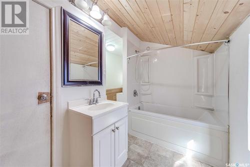 622 31St Street W, Saskatoon, SK - Indoor Photo Showing Bathroom