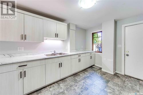 622 31St Street W, Saskatoon, SK - Indoor Photo Showing Kitchen With Double Sink