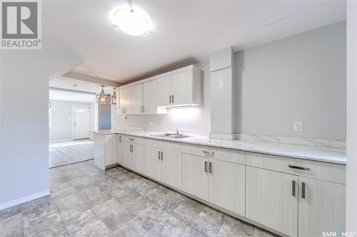 622 31St Street W, Saskatoon, SK - Indoor Photo Showing Kitchen