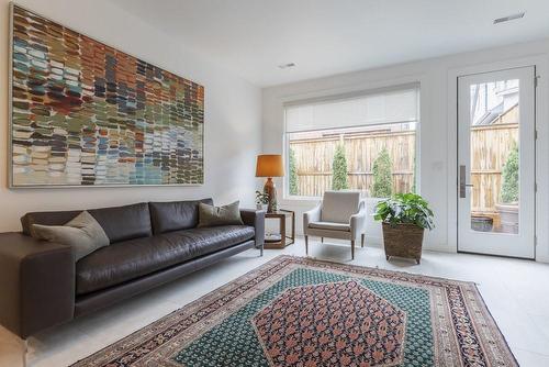 109 Kent Street, Hamilton, ON - Indoor Photo Showing Living Room