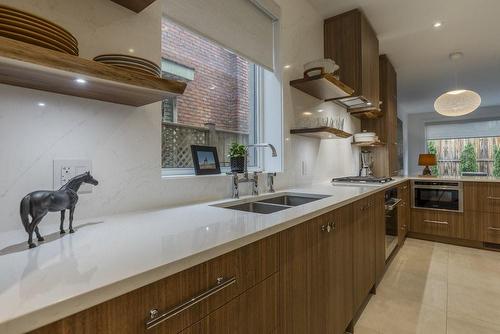 109 Kent Street, Hamilton, ON - Indoor Photo Showing Kitchen With Double Sink With Upgraded Kitchen