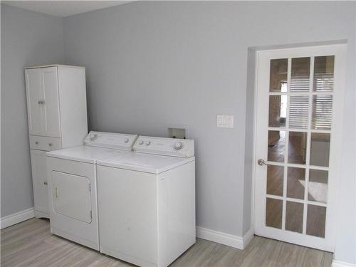 86 Earl Street, Hamilton, ON - Indoor Photo Showing Laundry Room