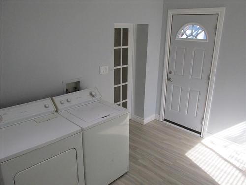 86 Earl Street, Hamilton, ON - Indoor Photo Showing Laundry Room