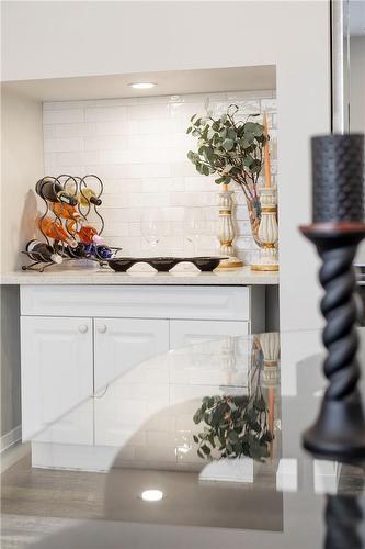 16 Munn Street, Hamilton, ON - Indoor Photo Showing Kitchen