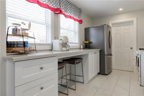 16 Munn Street, Hamilton, ON - Indoor Photo Showing Kitchen