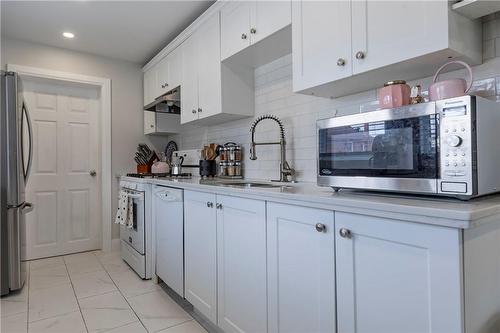 16 Munn Street, Hamilton, ON - Indoor Photo Showing Kitchen