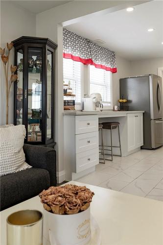 16 Munn Street, Hamilton, ON - Indoor Photo Showing Kitchen