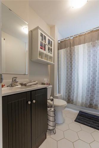 16 Munn Street, Hamilton, ON - Indoor Photo Showing Bathroom