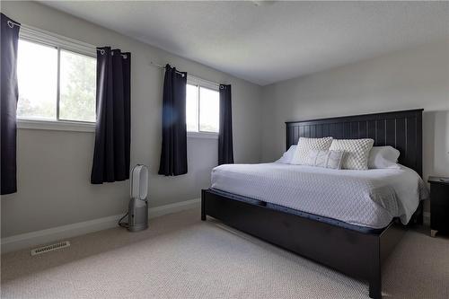 16 Munn Street, Hamilton, ON - Indoor Photo Showing Bedroom