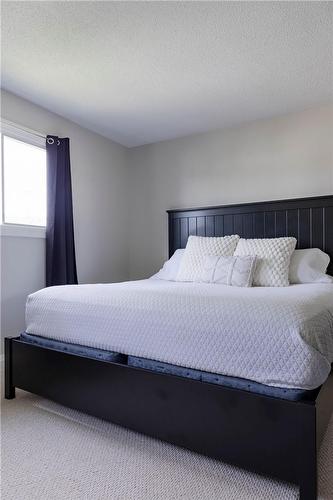 16 Munn Street, Hamilton, ON - Indoor Photo Showing Bedroom