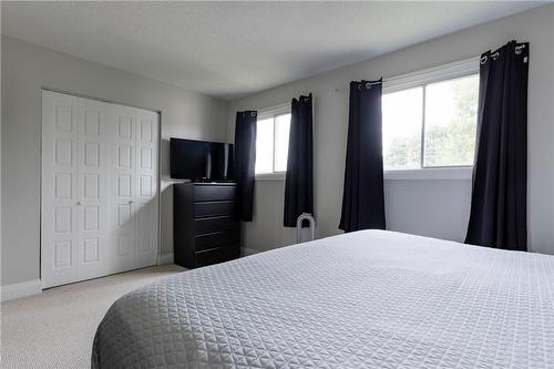 16 Munn Street, Hamilton, ON - Indoor Photo Showing Bedroom