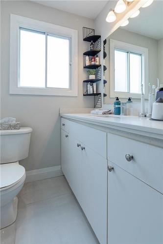 16 Munn Street, Hamilton, ON - Indoor Photo Showing Bathroom