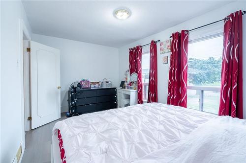 567 Mary Street, Hamilton, ON - Indoor Photo Showing Bedroom