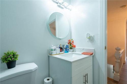 567 Mary Street, Hamilton, ON - Indoor Photo Showing Bathroom