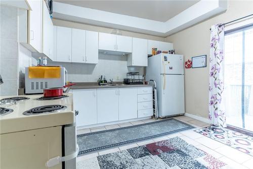 567 Mary Street, Hamilton, ON - Indoor Photo Showing Kitchen