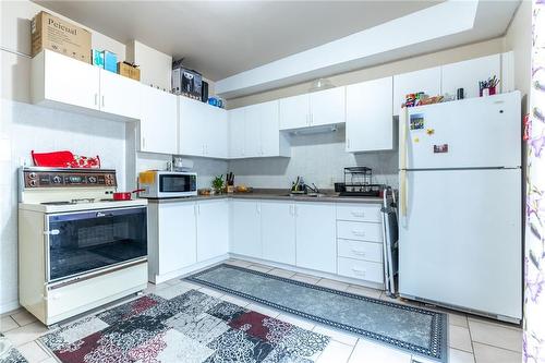 567 Mary Street, Hamilton, ON - Indoor Photo Showing Kitchen With Double Sink