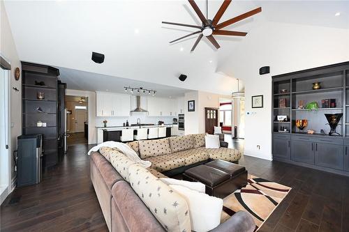 1897 Concession 8 Road W, Hamilton, ON - Indoor Photo Showing Living Room