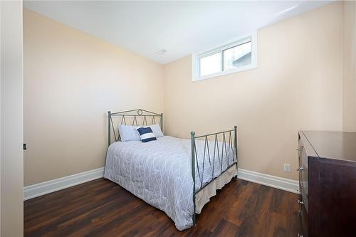 1897 Concession 8 Road W, Hamilton, ON - Indoor Photo Showing Bedroom