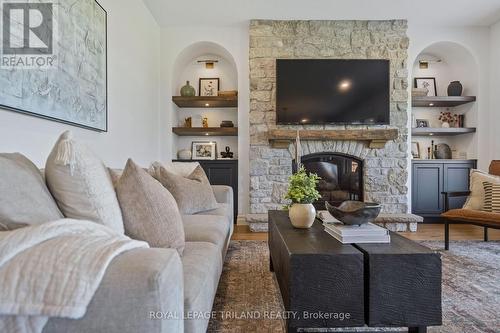 57 Greenbrier Ridge, Thames Centre (Dorchester), ON - Indoor Photo Showing Living Room With Fireplace