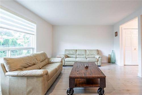 384 Limeridge Road E|Unit #11, Hamilton, ON - Indoor Photo Showing Living Room