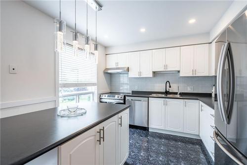 384 Limeridge Road E|Unit #11, Hamilton, ON - Indoor Photo Showing Kitchen