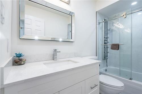 384 Limeridge Road E|Unit #11, Hamilton, ON - Indoor Photo Showing Bathroom