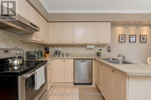 168 Binder Twine Trail, Brampton (Fletcher'S Creek Village), ON - Indoor Photo Showing Kitchen With Double Sink