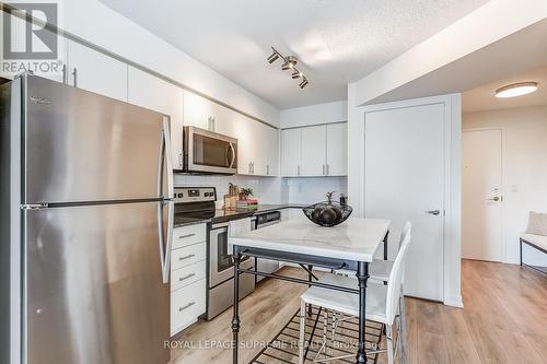 1011 - 1420 Dupont Street, Toronto (Dovercourt-Wallace Emerson-Junction), ON - Indoor Photo Showing Kitchen