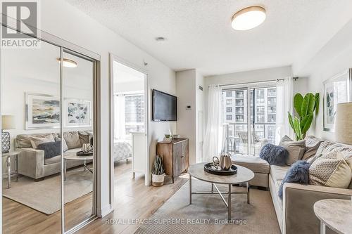 1011 - 1420 Dupont Street, Toronto (Dovercourt-Wallace Emerson-Junction), ON - Indoor Photo Showing Living Room