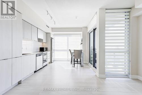 744 - 26 Gibbs Road, Toronto (Islington-City Centre West), ON - Indoor Photo Showing Kitchen