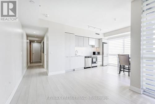 744 - 26 Gibbs Road, Toronto (Islington-City Centre West), ON - Indoor Photo Showing Kitchen