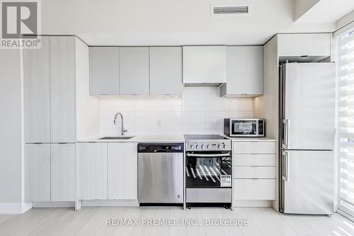 744 - 26 Gibbs Road, Toronto (Islington-City Centre West), ON - Indoor Photo Showing Kitchen