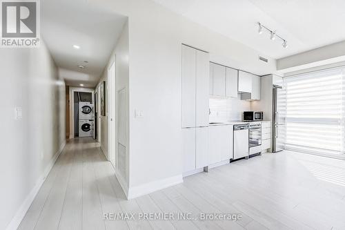 744 - 26 Gibbs Road, Toronto (Islington-City Centre West), ON - Indoor Photo Showing Kitchen